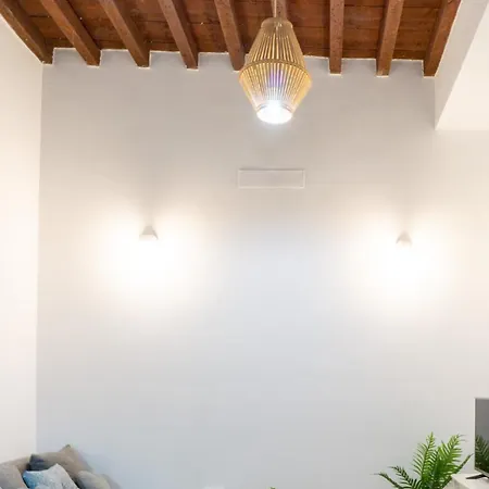 Uvedoble Flat Center *